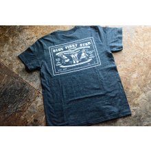 他の写真3: 期間限定15周年☆BLUE FIRST STAR×HERNIIヘザーグレーコラボTシャツ「キジムナー×ココペリ」柄