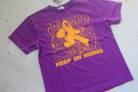 COLIMBO ノーウォークコットンプリントTシャツ「BIGFOOT HIKKING」柄