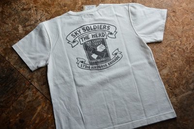 画像2: COLIMBO ノーウォークコットンプリントTシャツ「SKY SOLDIERS」柄