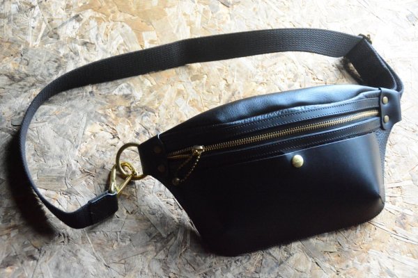 画像1: 再入荷☆池之端銀革店 Crampイタリアンレザー×オイルレザーポケットバッグ (1)