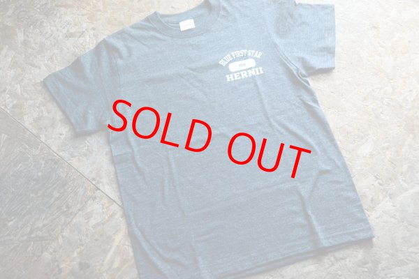 画像1: 期間限定15周年☆BLUE FIRST STAR×HERNIIヘザーグレーコラボTシャツ「キジムナー×ココペリ」柄 (1)